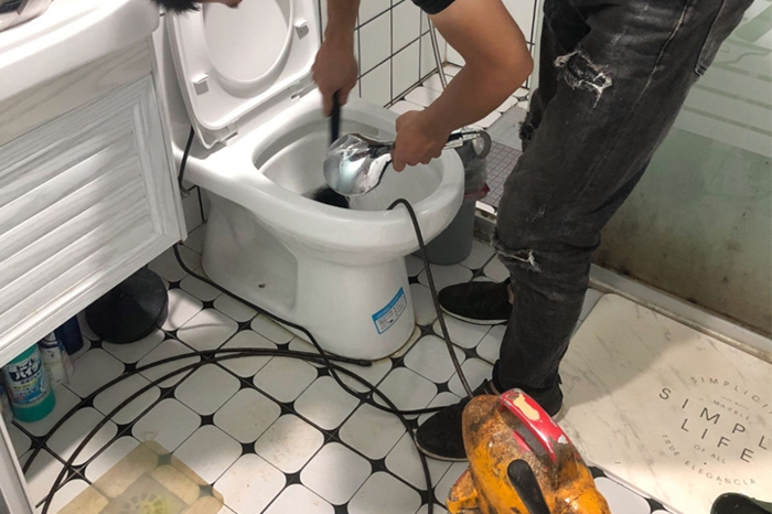 柳林马桶堵塞自己疏通还是找师傅?专业上门服务让你省时更省心