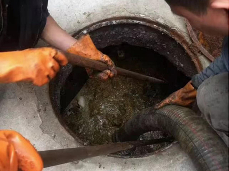 柳林清理化粪池时如何避免沼气的危害?